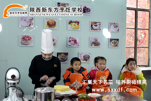 注重食品安全,许恋老师亲身示范