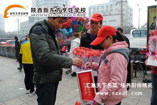 年轻小伙给女友的玫瑰,捐赠爱心