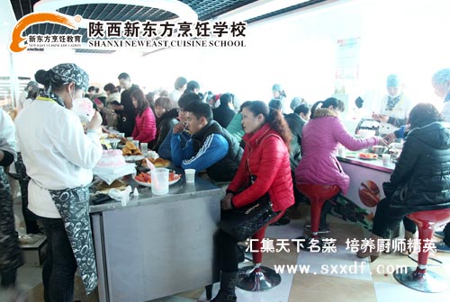 西点1305何杰老师班家长会现场
