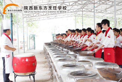 整齐划一的翻锅练习