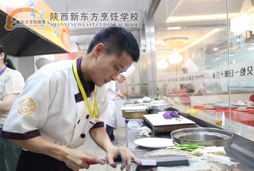特训队员全神贯注