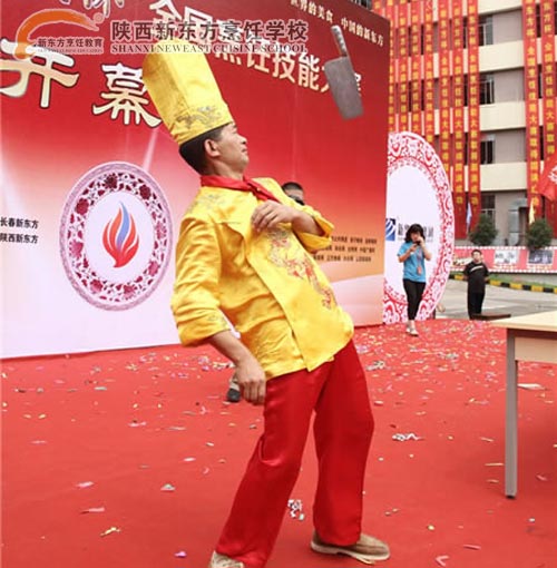 中华神刀王陈子宝教师高空花式抛刀