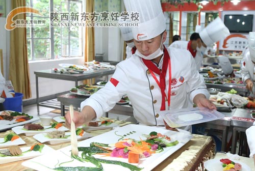 史老师在中餐冷拼现场比赛