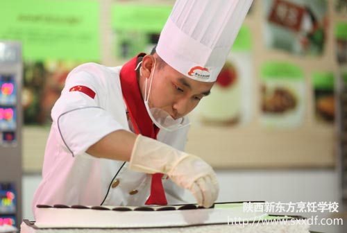 李老师在全国烹饪技能大赛现场
