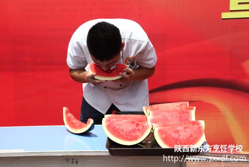 设计旁白:西瓜好甜啊!