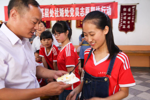 陕西新东方走进三原县东周儿童村