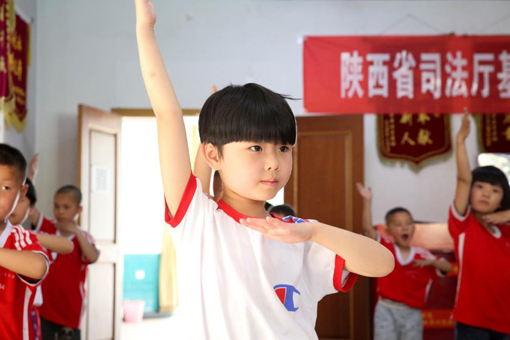 陕西新东方走进三原县东周儿童村