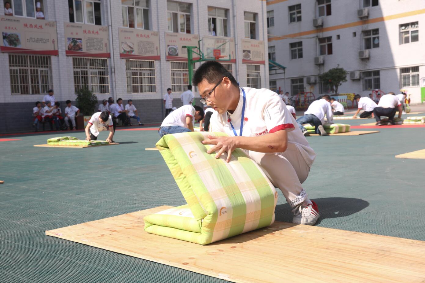 陕西新东方烹饪学校叠军被