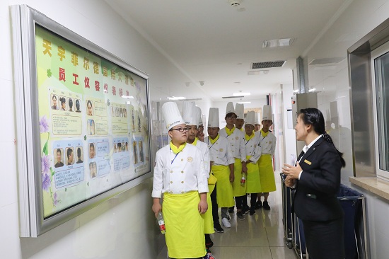 陕西新东方烹饪学子参观天宇菲尔德酒店