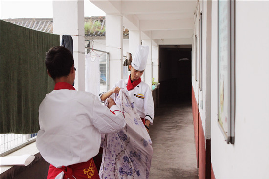 重阳节 公益 新东方烹饪学校 西点师培训 西餐培训学校 西点学校培训