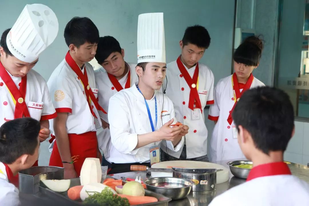 在陕西想学习专业的烹饪技术,该去哪个学校比较好?