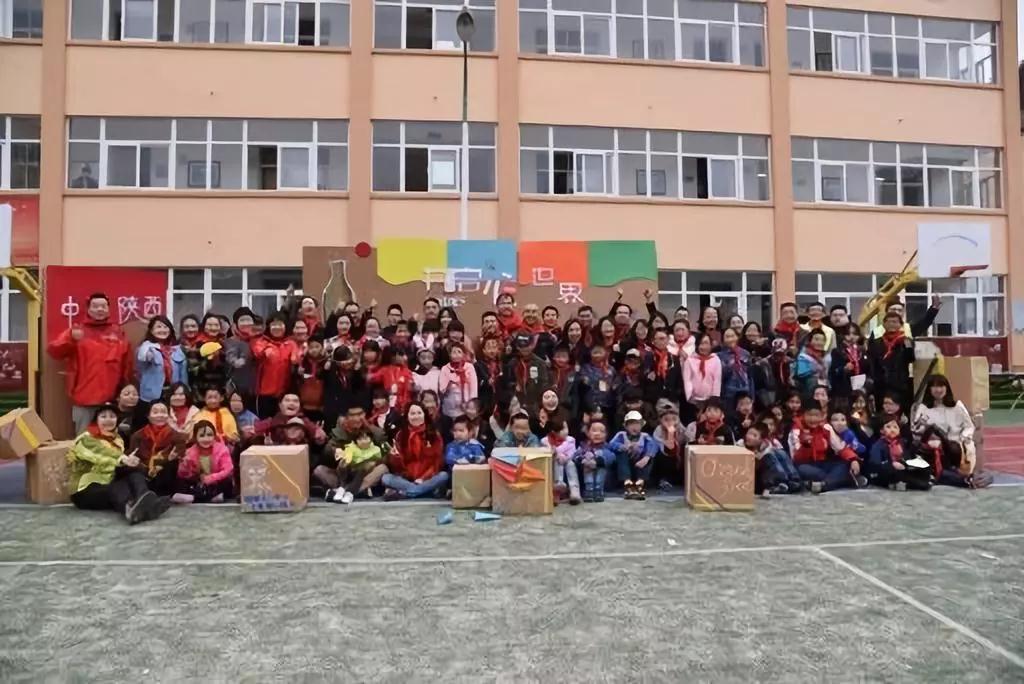开启“心”世界之环保大课堂 陕西新东方烹饪学校希望小学公益行!