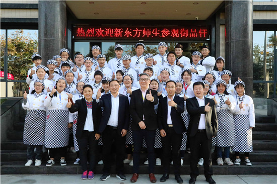 学蛋糕烘焙应该去店里跟师傅学还是去专业学校学?两者区别大吗?