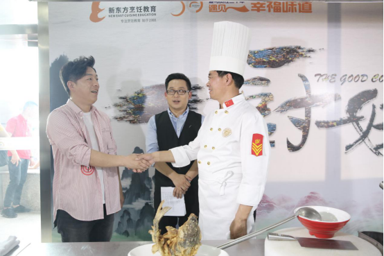 做厨师会被人看不起?你错了!