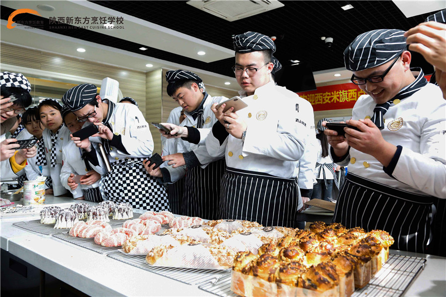 教师进校园,引领助成长