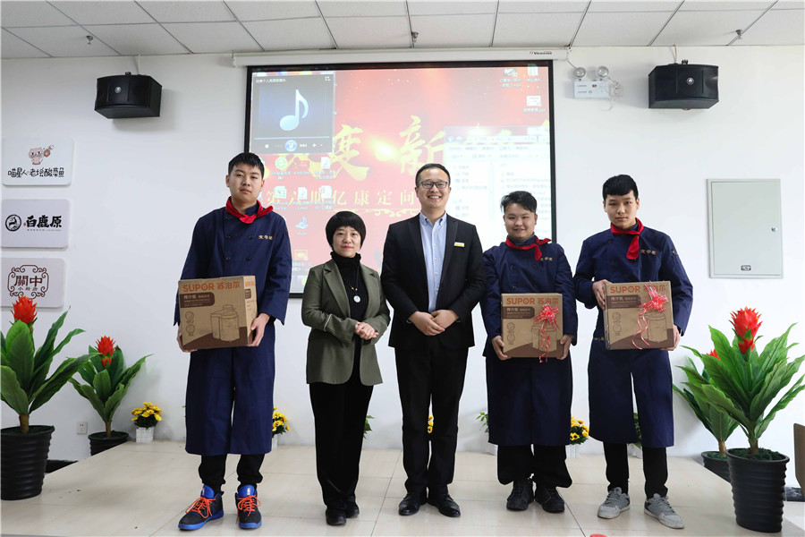 陕西新东方烹饪:亿康委培班学生出师了