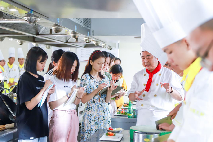 ������¾翪�ģ��¶������Ϊ�þ��ṩ����ָ��