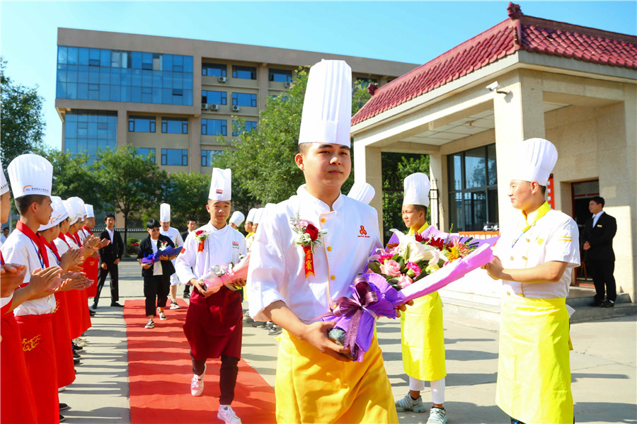 【成功学子进校园】重温母校情,成功芬芳漫校园