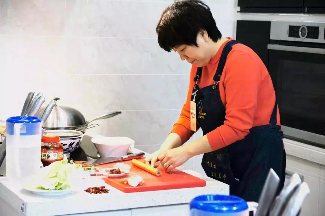 “新东方.美味学校”美味大赛即将开始!快来秀出你的厨艺~