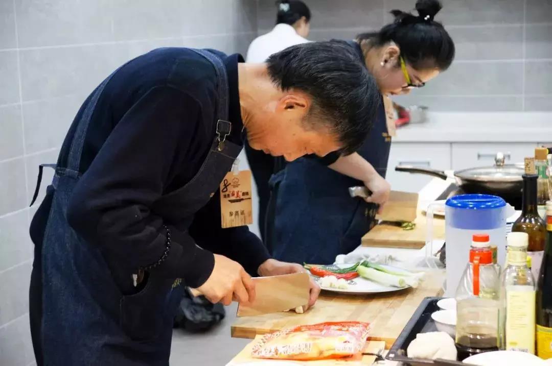 “新东方.美味学校”美味大赛即将开始!快来秀出你的厨艺~