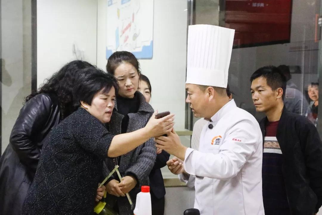 “窝窝头一块钱四个,嘿嘿!”什么梗??