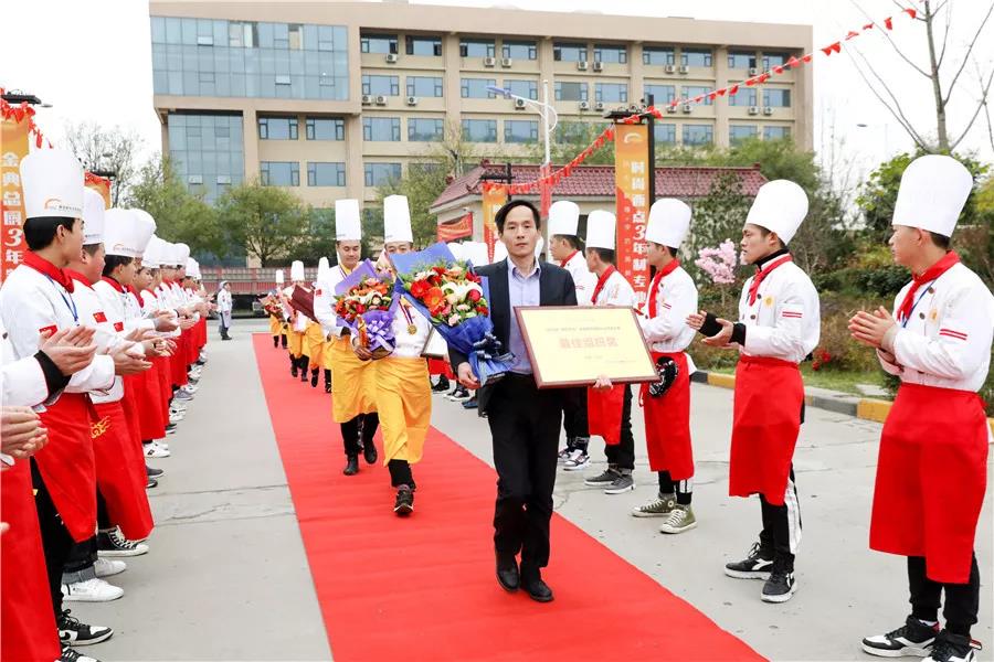 热烈祝贺我校教师在“新东方杯”全国教师技能总决赛中,喜获佳绩!